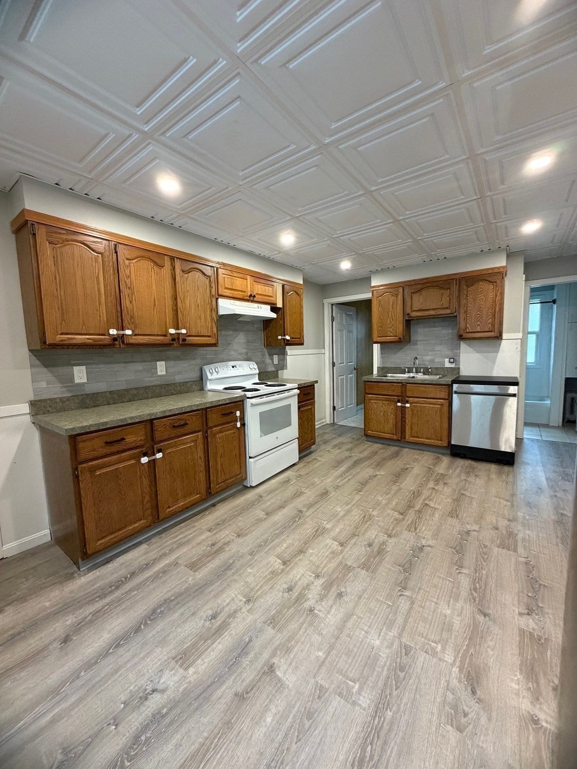 80 Hilton St, Chicopee, MA Photo #19