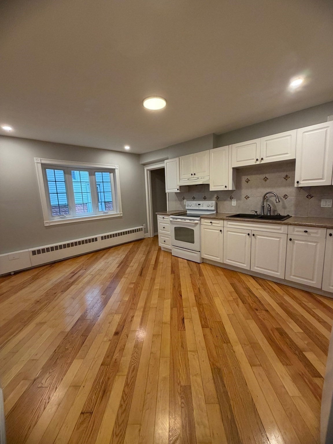 80 Hilton St, Chicopee, MA Photo #10