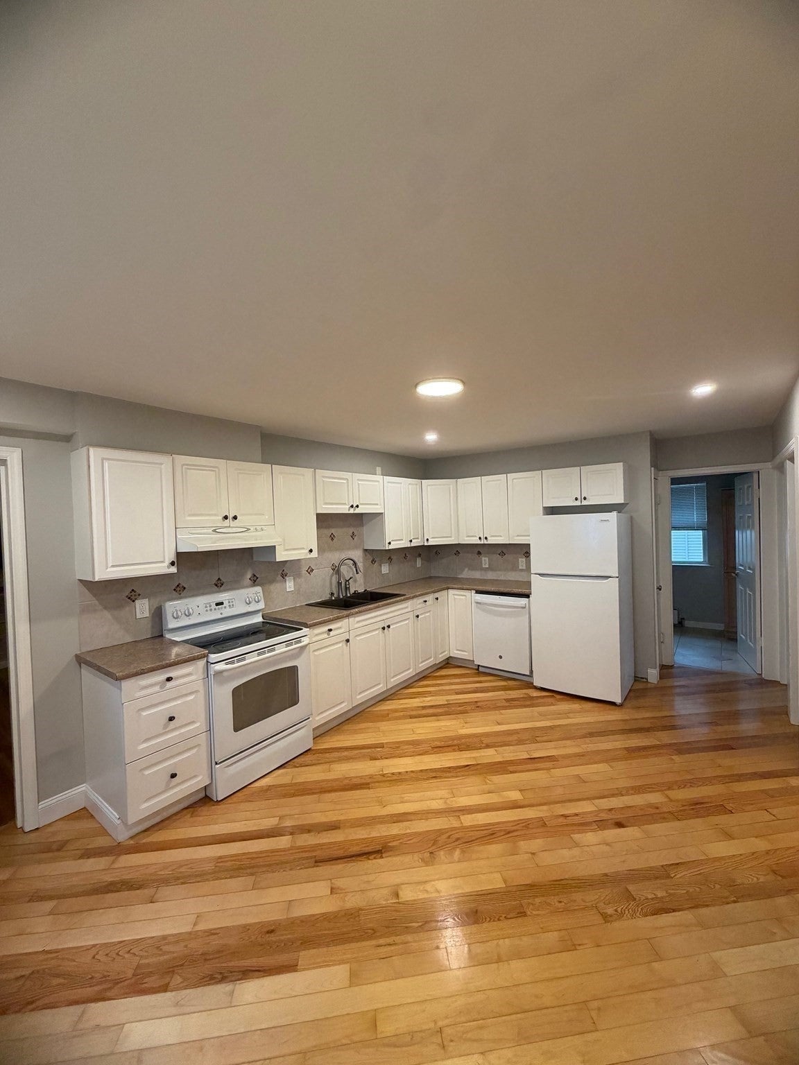 80 Hilton St, Chicopee, MA Photo #8