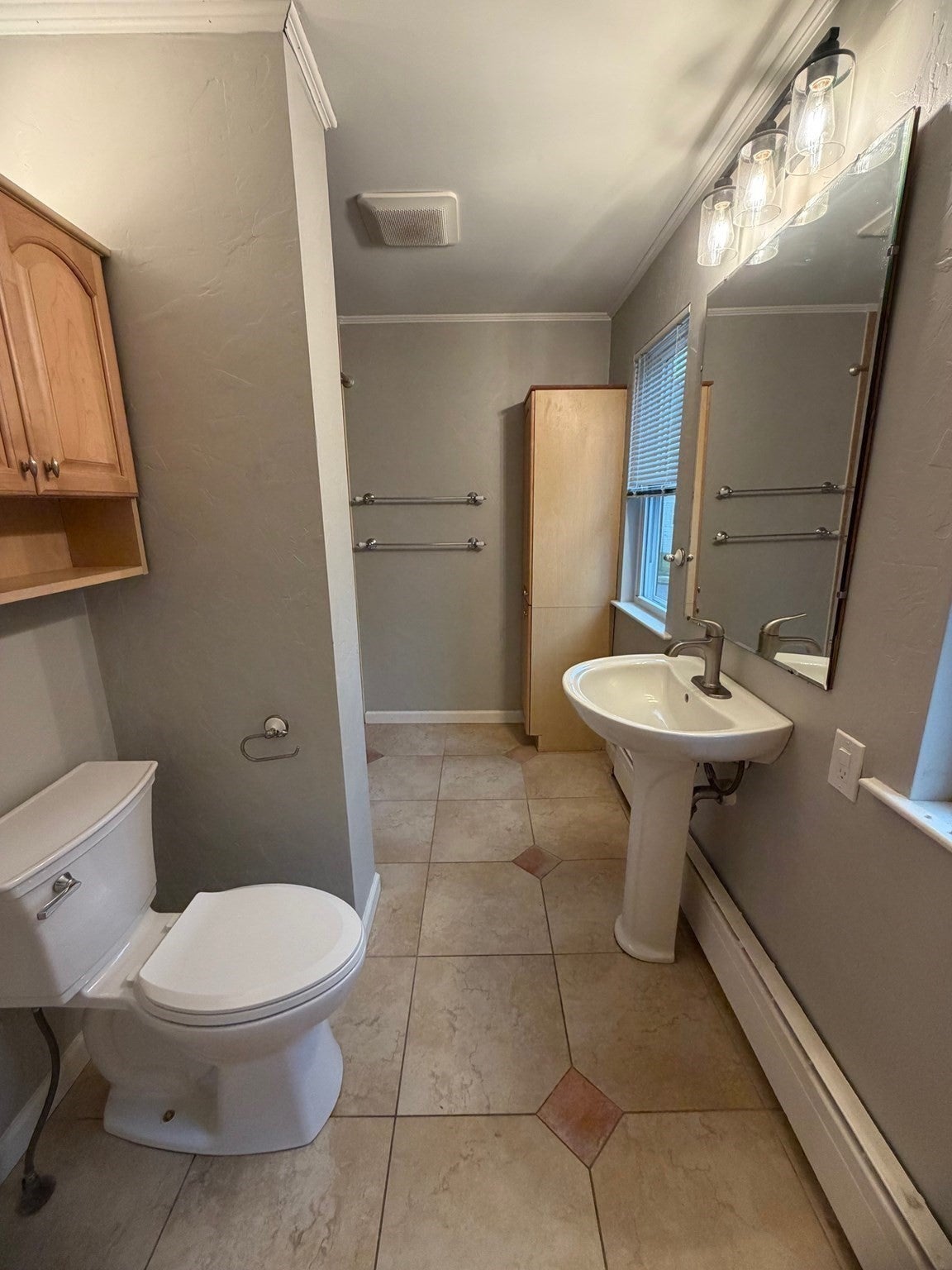 80 Hilton St, Chicopee, MA Photo #17
