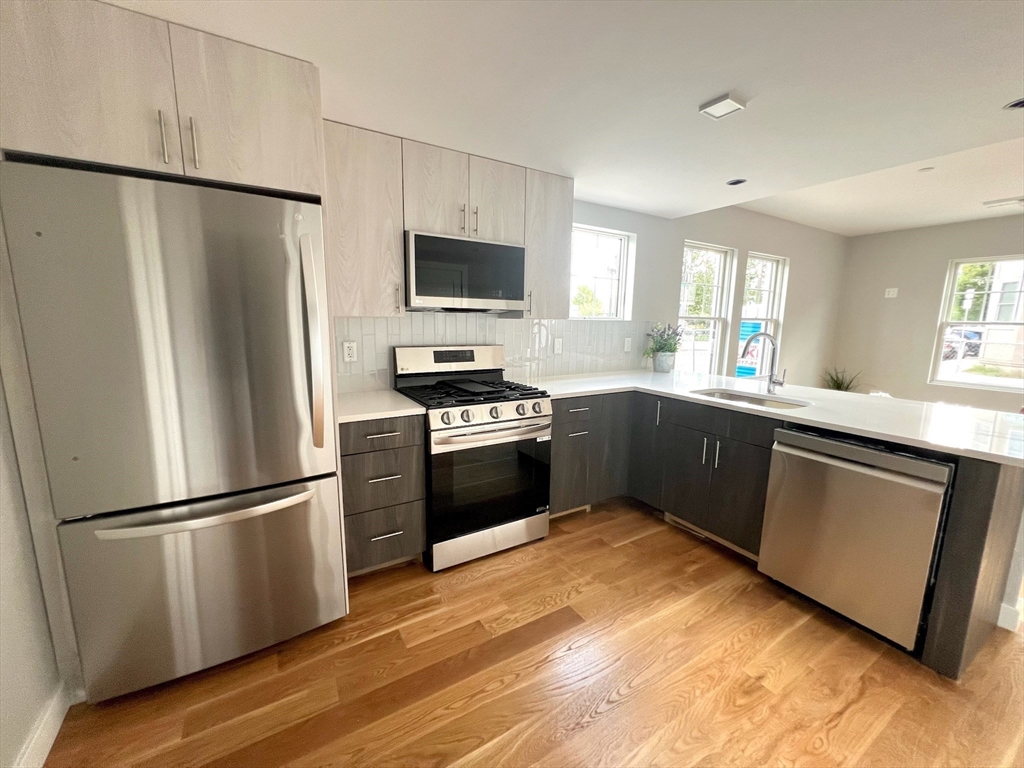 98 Prescott St 3B