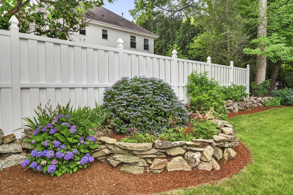 74 Lynnwood Ln