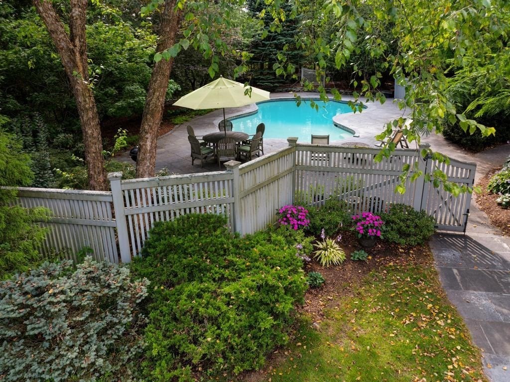 40 Bicentennial Way