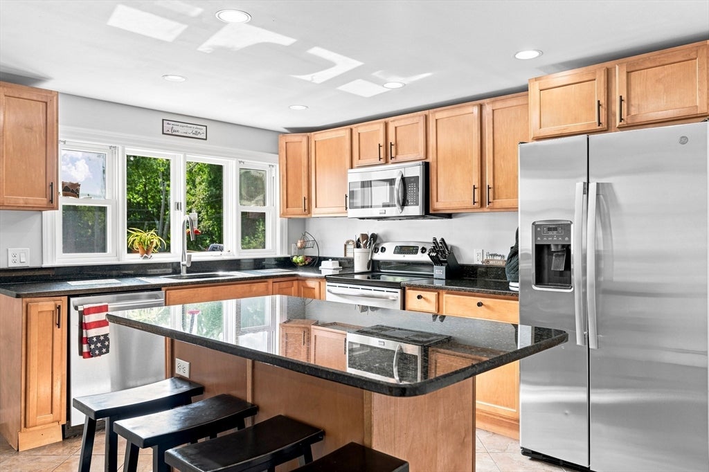 251 Oak St, Raynham, MA Photo #9