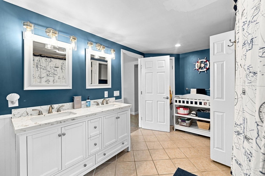251 Oak St, Raynham, MA Photo #13