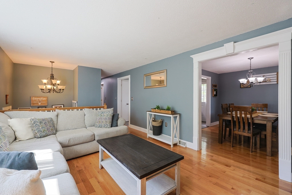 Milford, Massachusetts 01757, United States, 3 Bedrooms Bedrooms, ,2 BathroomsBathrooms,Residential,Active,167844