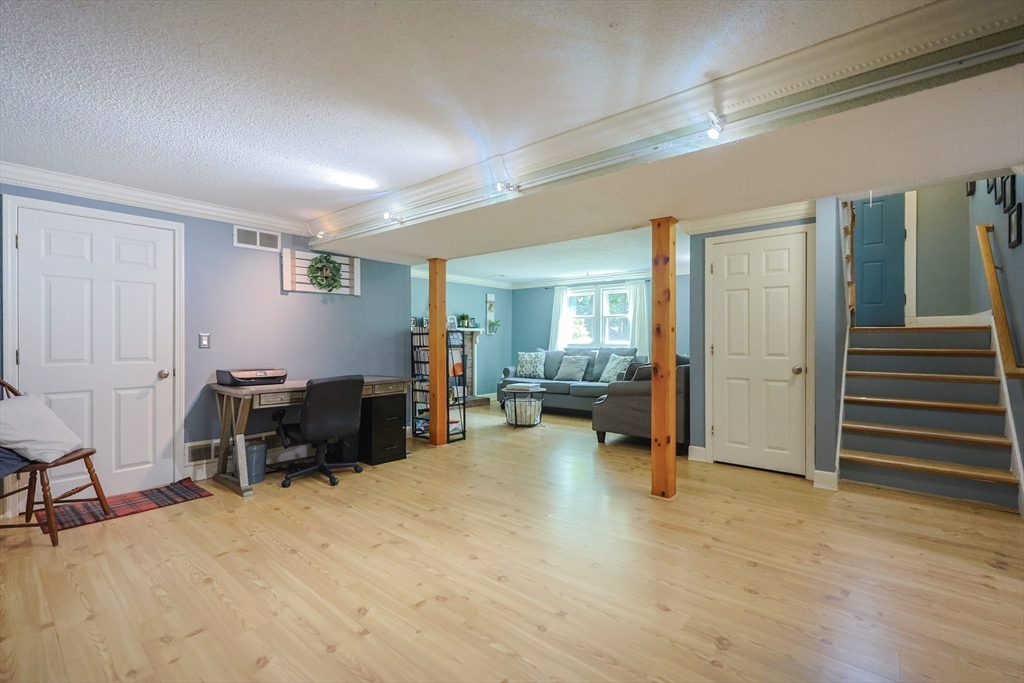 Milford, Massachusetts 01757, United States, 3 Bedrooms Bedrooms, ,2 BathroomsBathrooms,Residential,Active,167844