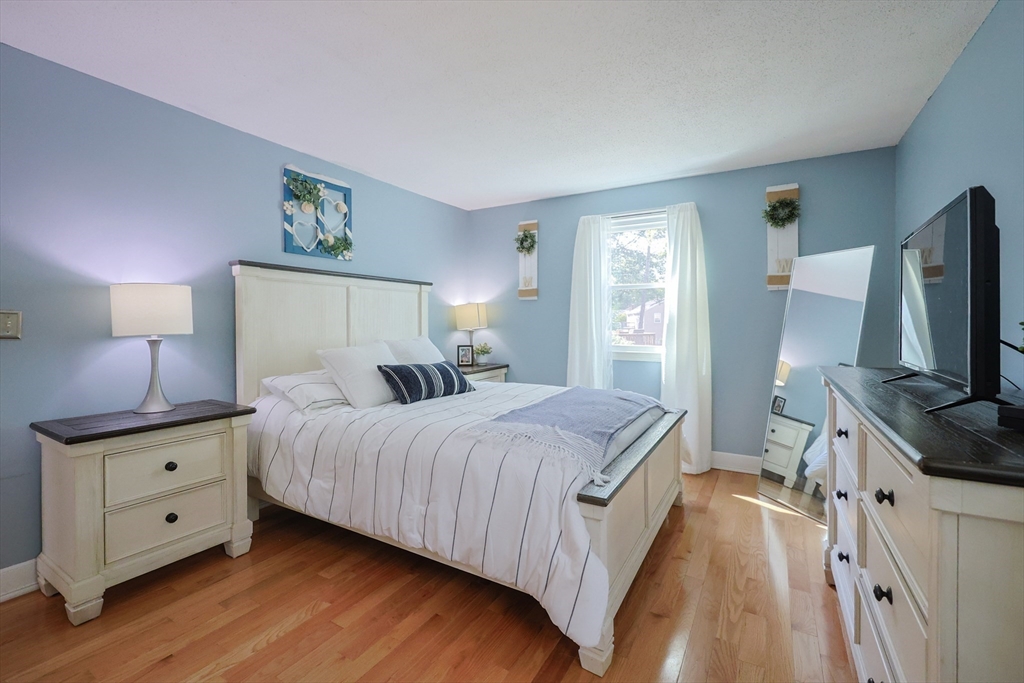 Milford, Massachusetts 01757, United States, 3 Bedrooms Bedrooms, ,2 BathroomsBathrooms,Residential,Active,167844