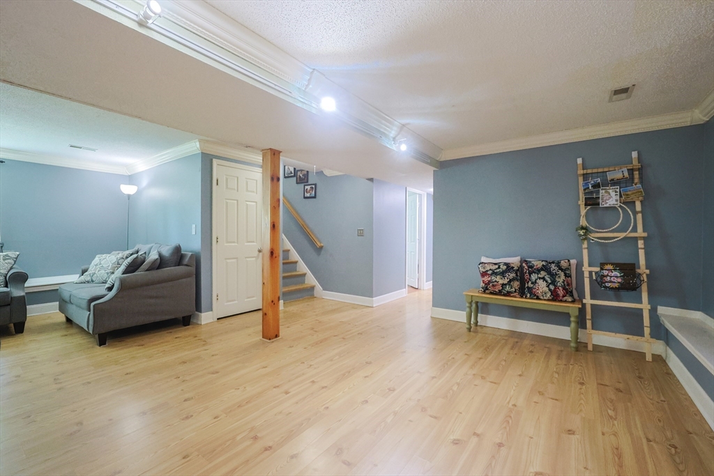 Milford, Massachusetts 01757, United States, 3 Bedrooms Bedrooms, ,2 BathroomsBathrooms,Residential,Active,167844