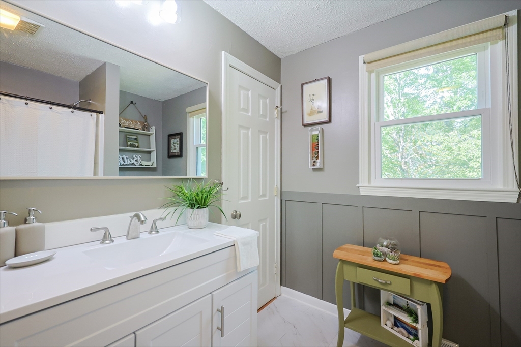 Milford, Massachusetts 01757, United States, 3 Bedrooms Bedrooms, ,2 BathroomsBathrooms,Residential,Active,167844