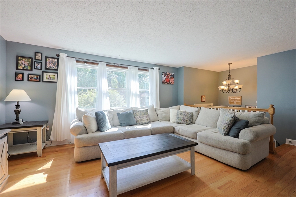 Milford, Massachusetts 01757, United States, 3 Bedrooms Bedrooms, ,2 BathroomsBathrooms,Residential,Active,167844