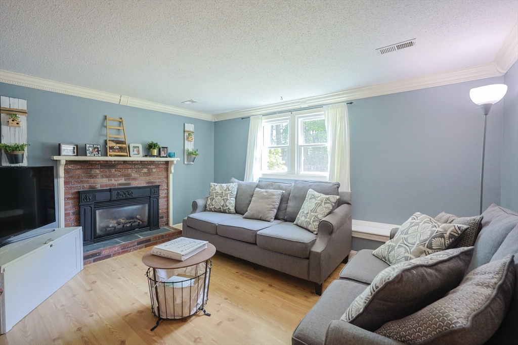 Milford, Massachusetts 01757, United States, 3 Bedrooms Bedrooms, ,2 BathroomsBathrooms,Residential,Active,167844