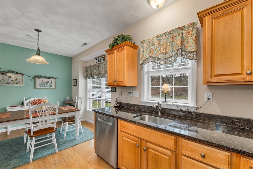 Ayer, Massachusetts 01432, United States, 2 Bedrooms Bedrooms, ,2 BathroomsBathrooms,Residential,Active,249412