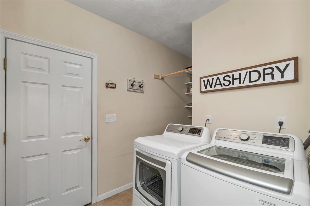 Ayer, Massachusetts 01432, United States, 2 Bedrooms Bedrooms, ,2 BathroomsBathrooms,Residential,Active,249412