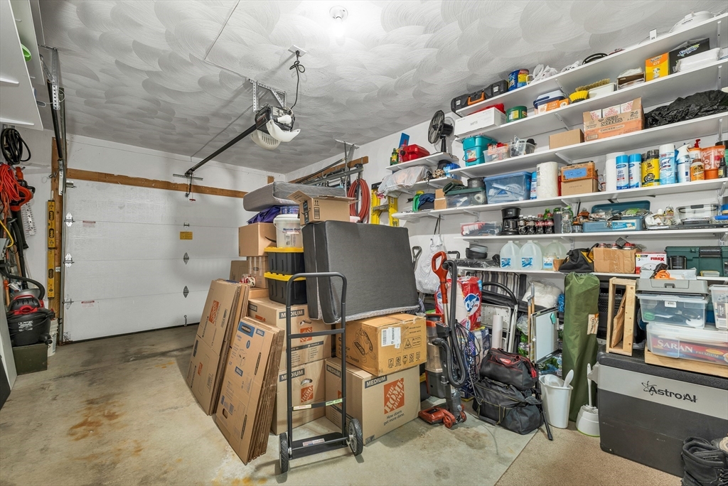 Ayer, Massachusetts 01432, United States, 2 Bedrooms Bedrooms, ,2 BathroomsBathrooms,Residential,Active,249412