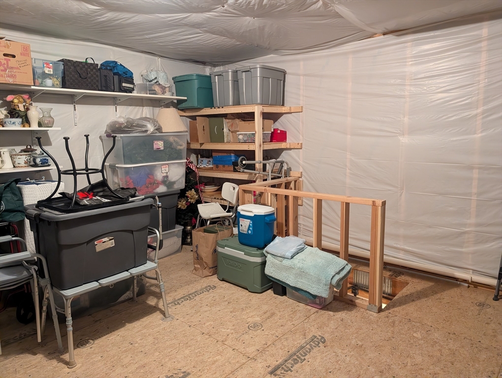 Ayer, Massachusetts 01432, United States, 2 Bedrooms Bedrooms, ,2 BathroomsBathrooms,Residential,Active,249412