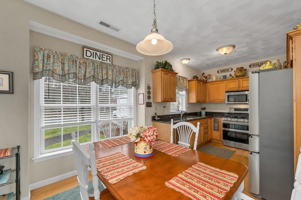 Ayer, Massachusetts 01432, United States, 2 Bedrooms Bedrooms, ,2 BathroomsBathrooms,Residential,Active,249412