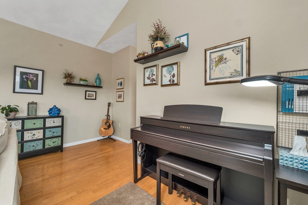 Ayer, Massachusetts 01432, United States, 2 Bedrooms Bedrooms, ,2 BathroomsBathrooms,Residential,Active,249412