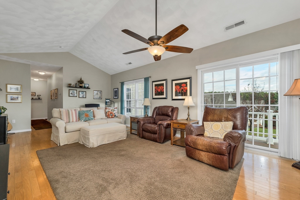 Ayer, Massachusetts 01432, United States, 2 Bedrooms Bedrooms, ,2 BathroomsBathrooms,Residential,Active,249412