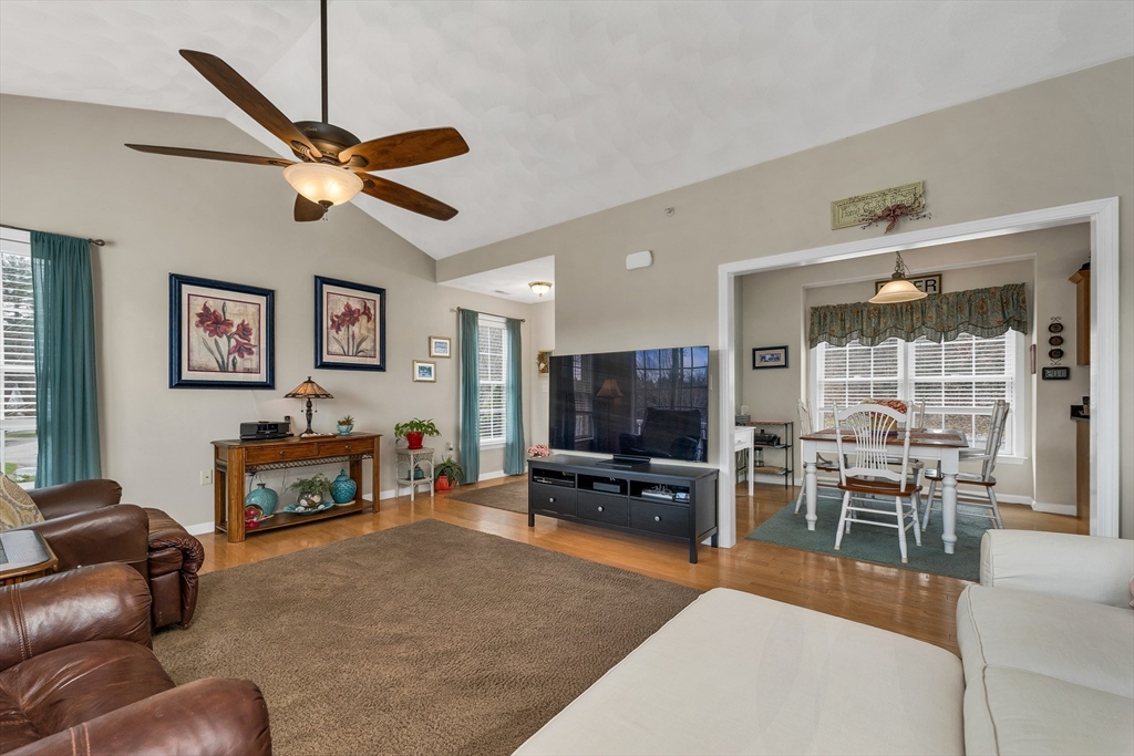 Ayer, Massachusetts 01432, United States, 2 Bedrooms Bedrooms, ,2 BathroomsBathrooms,Residential,Active,249412