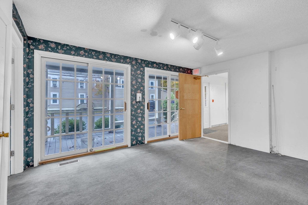 9 Russell Rd
