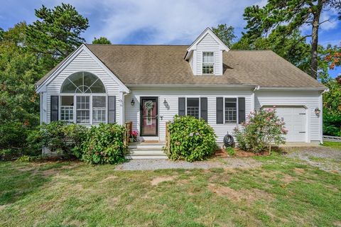 16 Balfour Ln Mashpee MA 02649