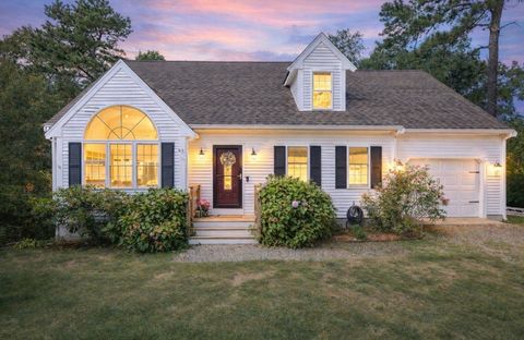 16 Balfour Ln Mashpee MA 02649