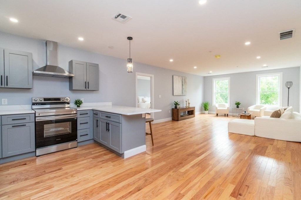 Photo of 585 Washington Street, Quincy, MA