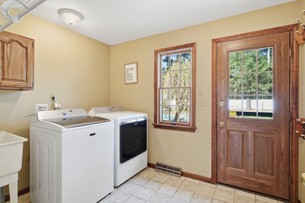 52 Shirley St, Wilbraham, MA Photo #17