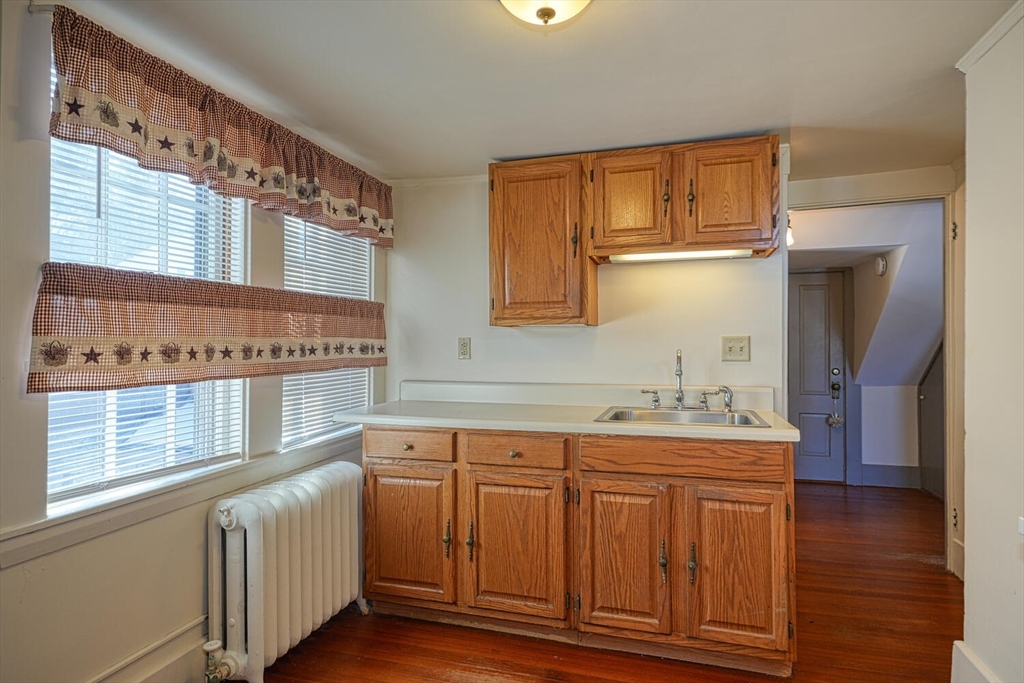 209 Main St B