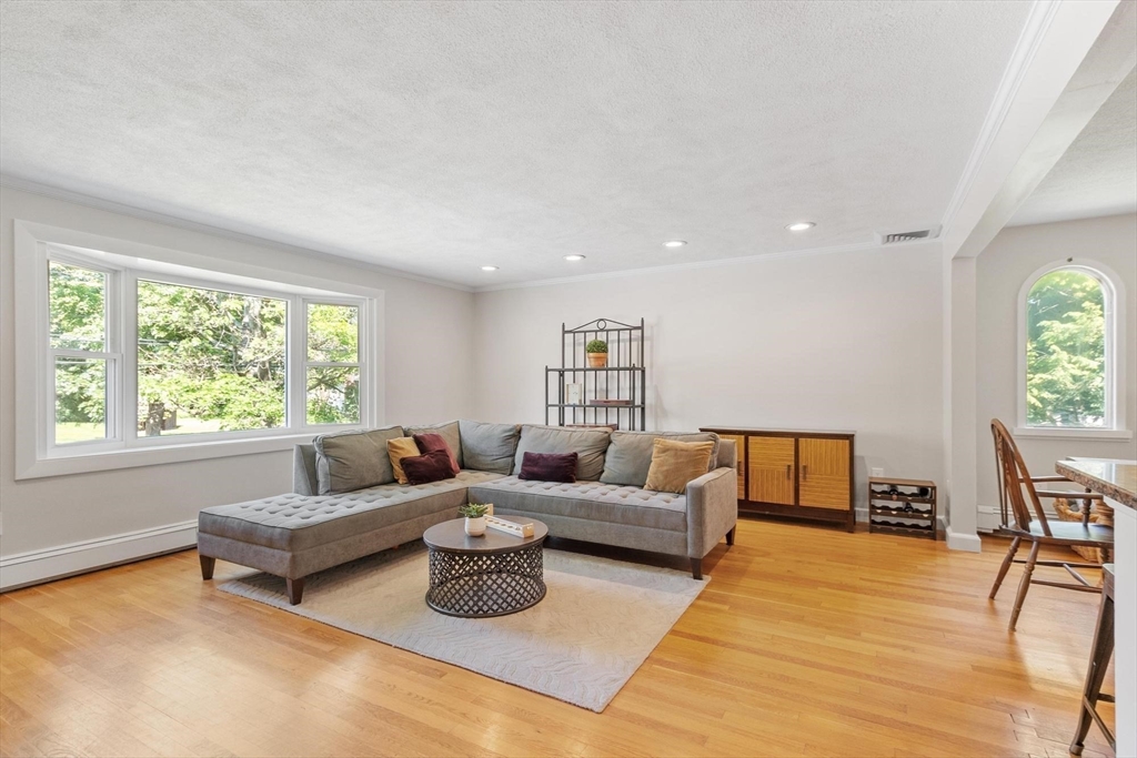 241 Worthen Rd E