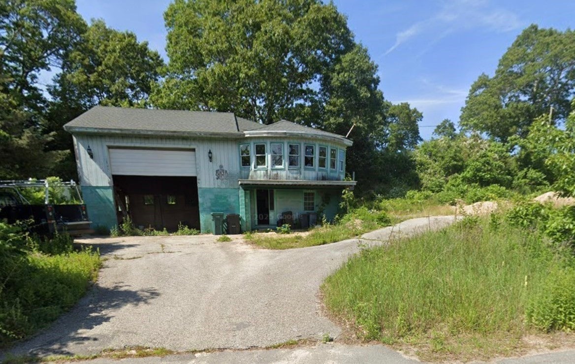 3 Clearwater Drive
