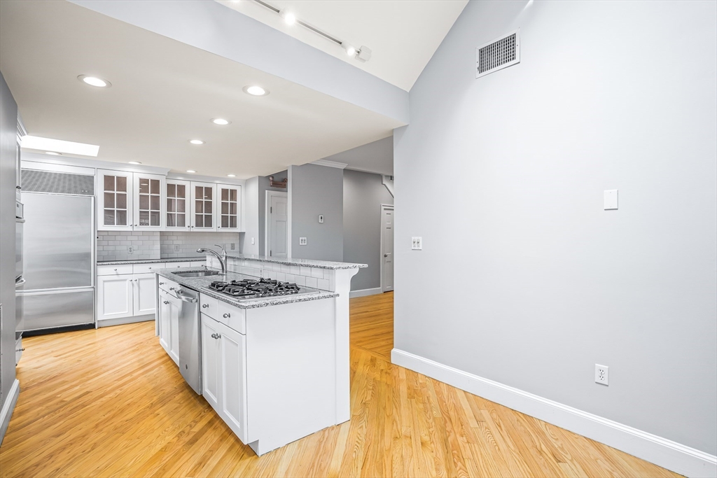 11 Elmwood Avenue 11