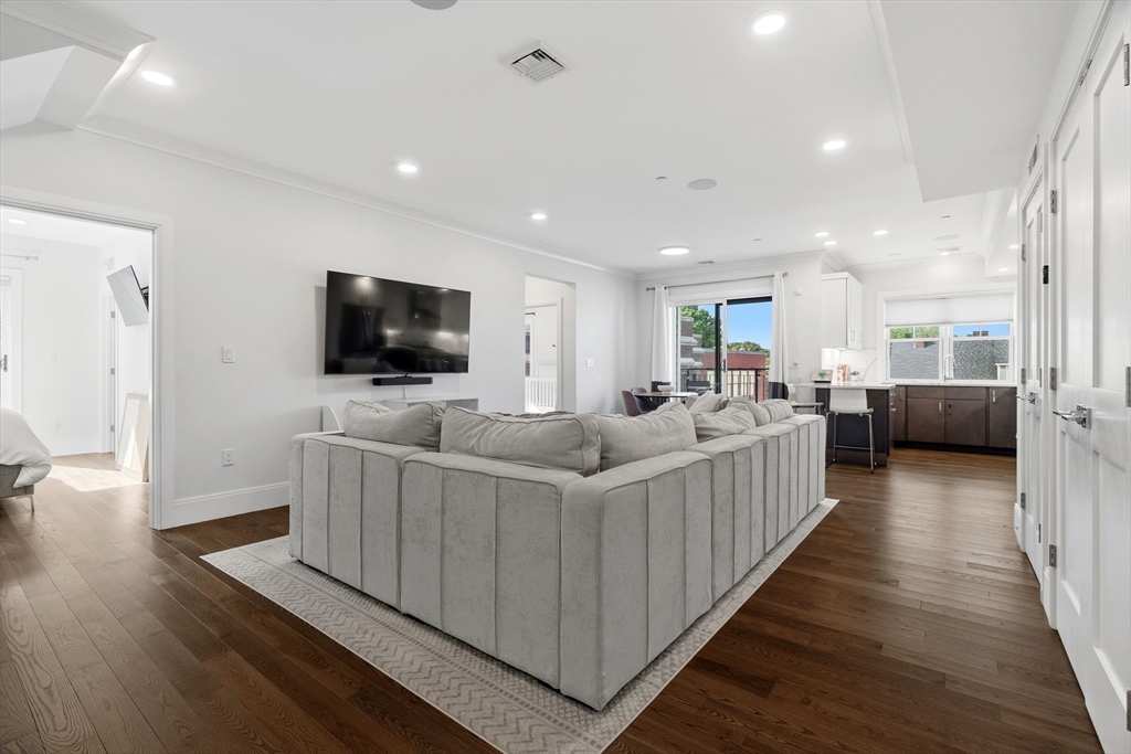 10-14 Sydney St 8