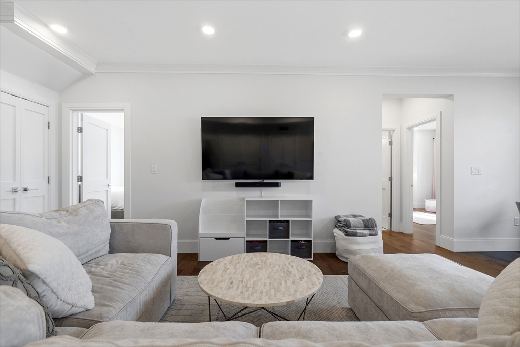 10-14 Sydney St 8