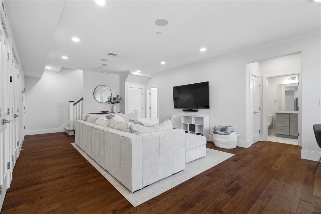 10-14 Sydney St 8