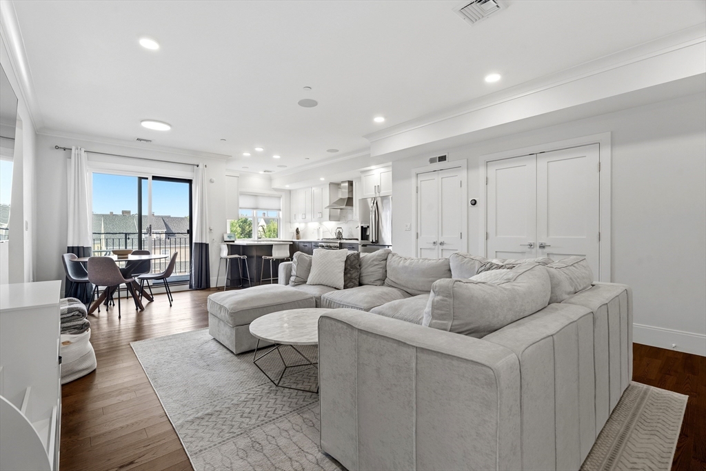 10-14 Sydney St 8
