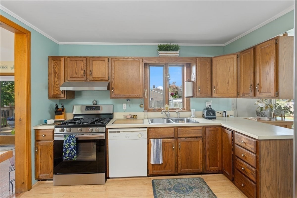 409 Groveland St