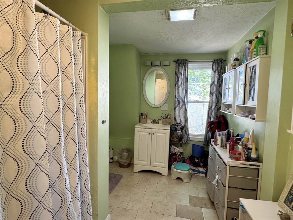 86 Rich Street, Gardner, MA Photo #16