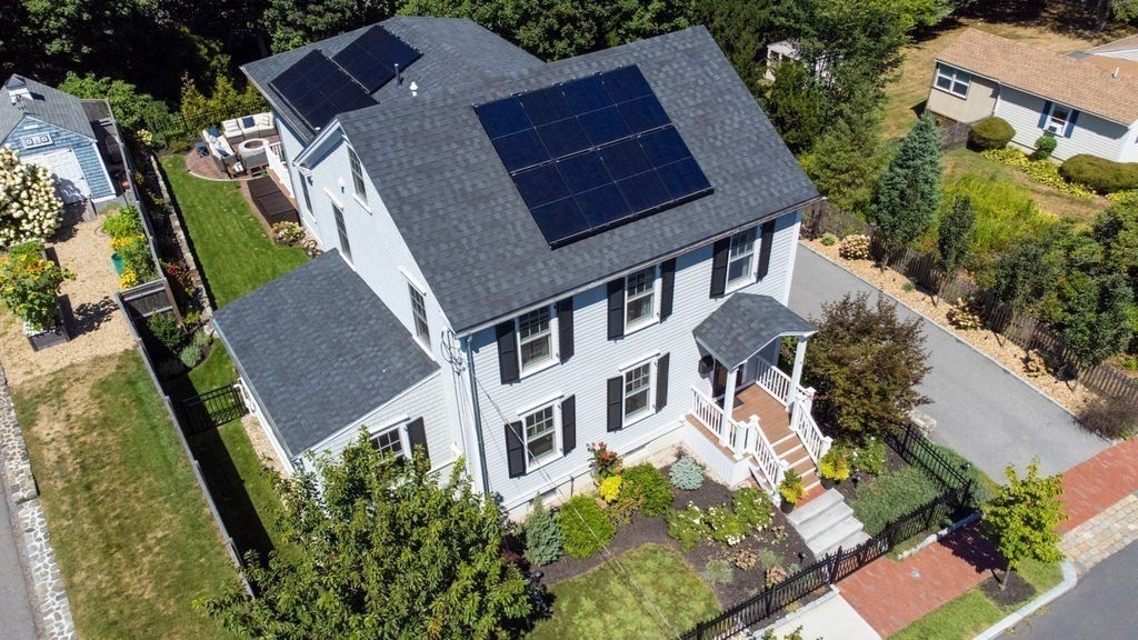 16 Plummer Avenue