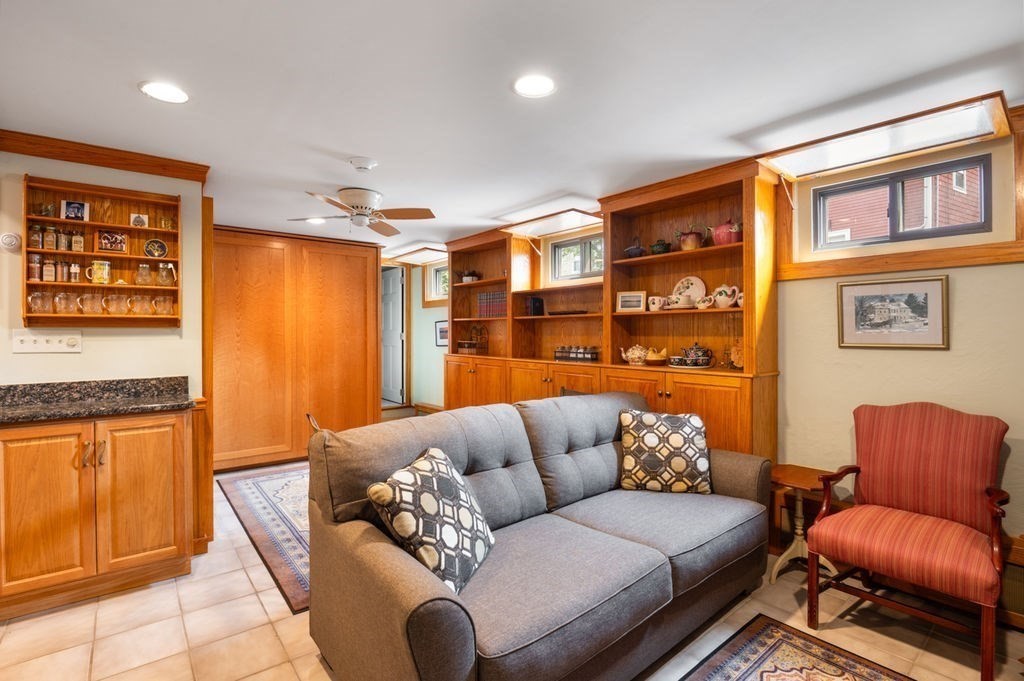 8 Franklin St 18