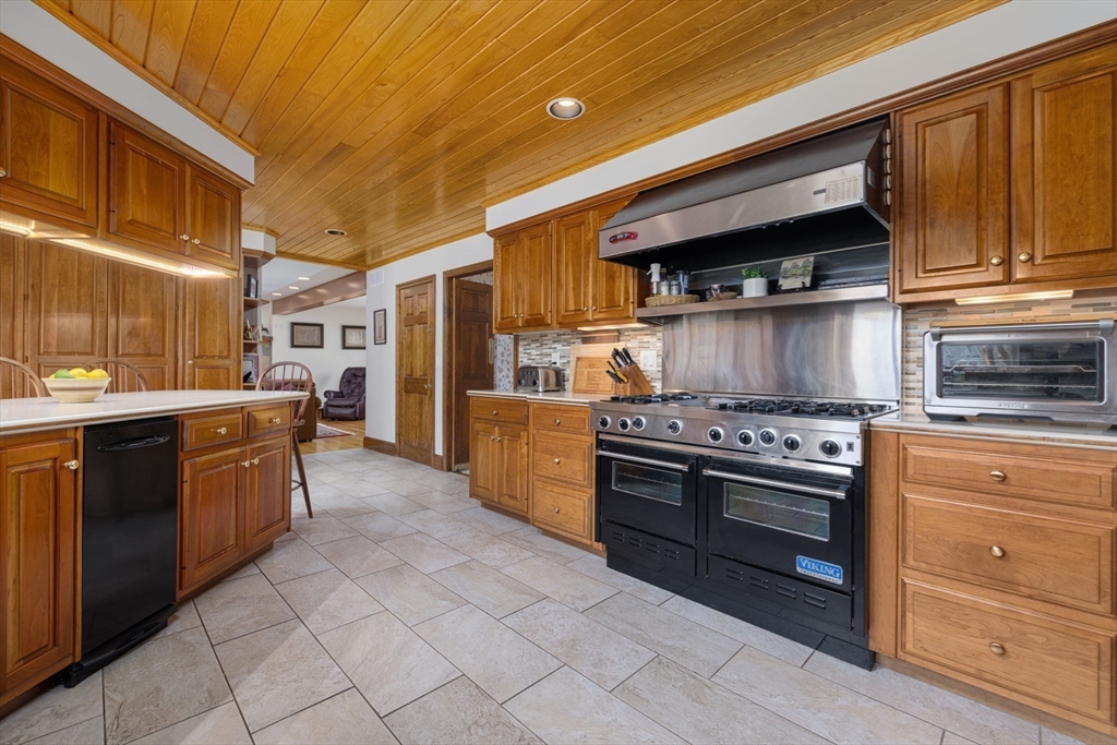 34 Colonial Way, Dartmouth, MA Photo #7