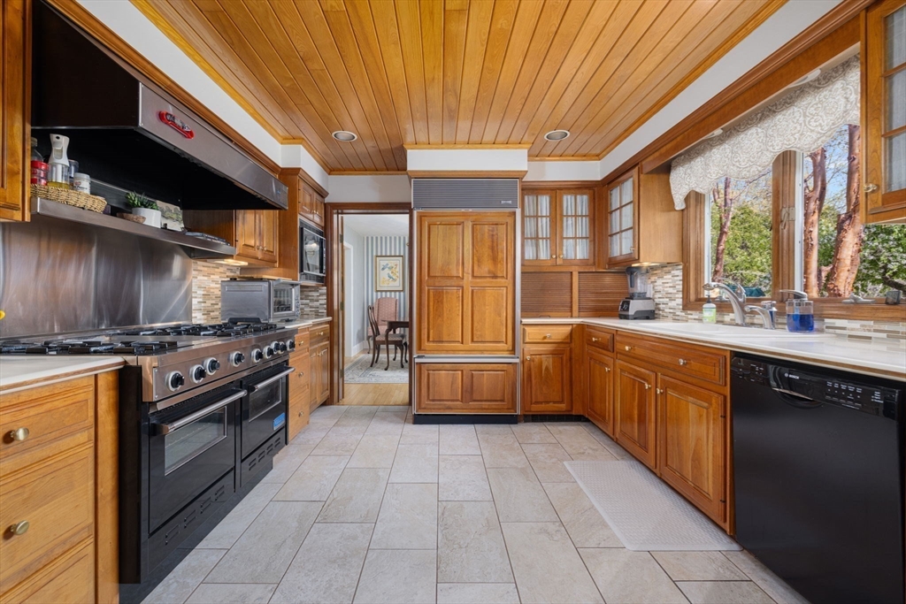 34 Colonial Way, Dartmouth, MA Photo #5