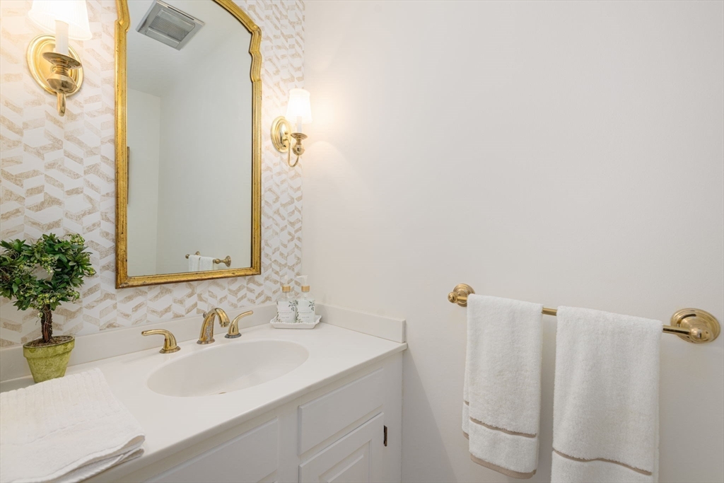 34 Colonial Way, Dartmouth, MA Photo #12