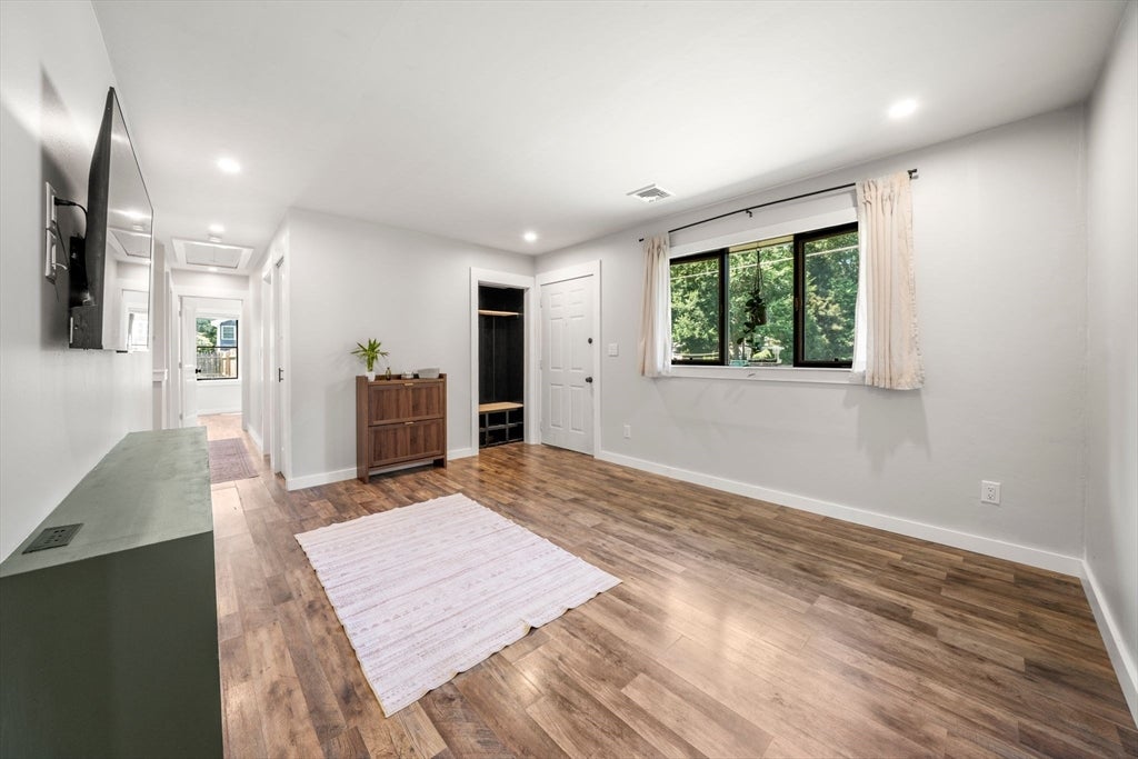 87 Burton Ave