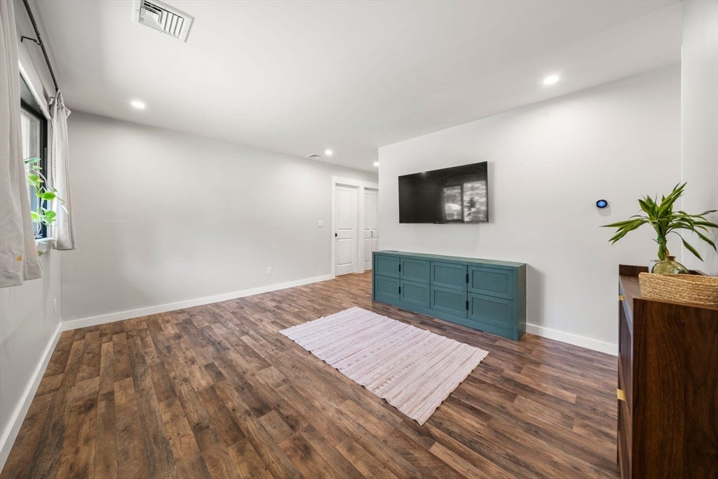 87 Burton Ave