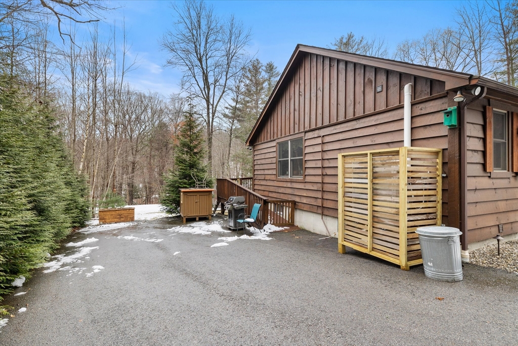 Southbridge, Massachusetts 01550, United States, 3 Bedrooms Bedrooms, ,3 BathroomsBathrooms,Residential,Pending,26791