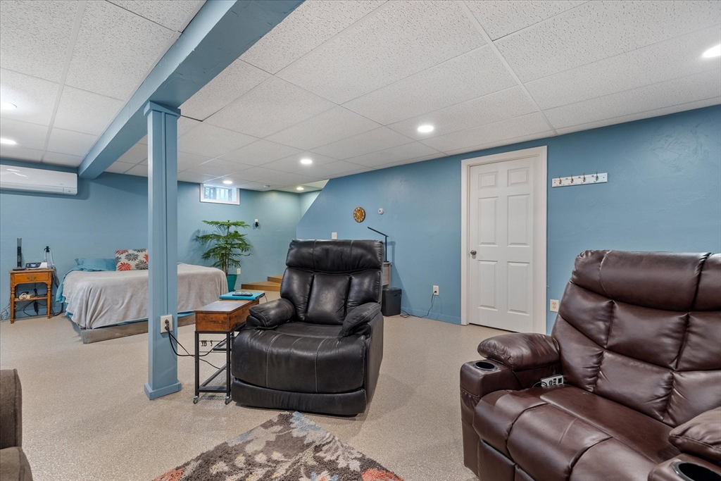 Southbridge, Massachusetts 01550, United States, 3 Bedrooms Bedrooms, ,3 BathroomsBathrooms,Residential,Pending,26791