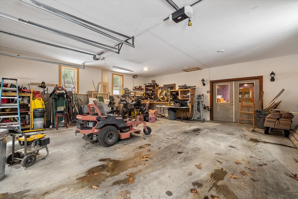 Southbridge, Massachusetts 01550, United States, 3 Bedrooms Bedrooms, ,3 BathroomsBathrooms,Residential,Pending,26791