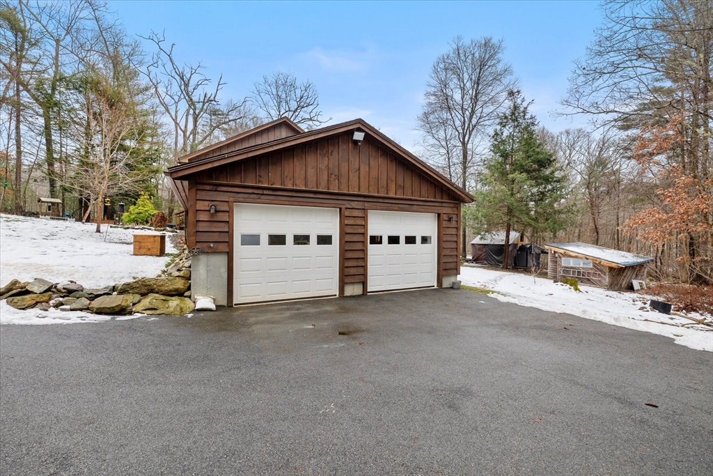 Southbridge, Massachusetts 01550, United States, 3 Bedrooms Bedrooms, ,3 BathroomsBathrooms,Residential,Pending,26791